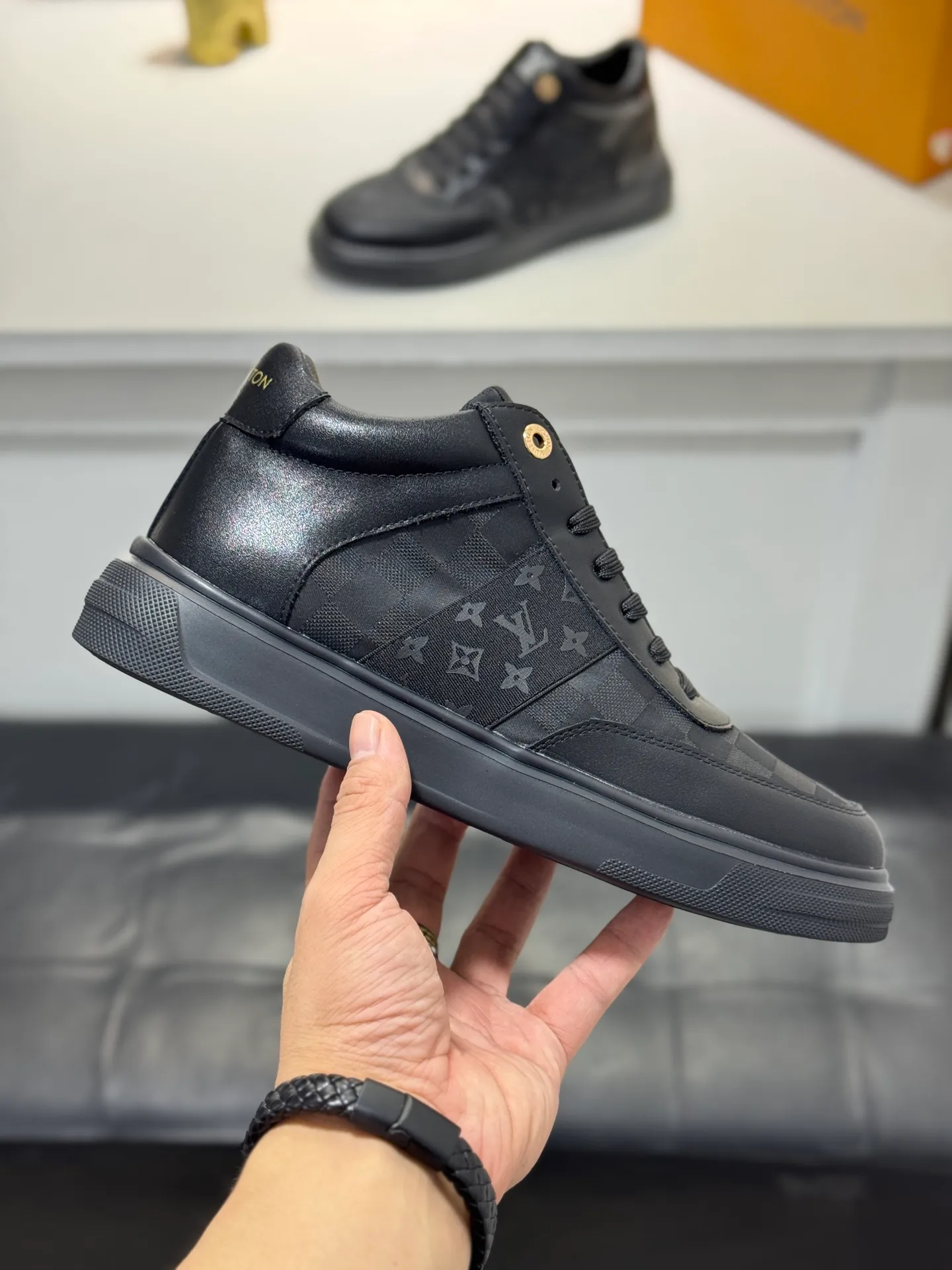 Men's Men's Shoes 💰420 [New Style] 🌂🌂Louis Vuitton😘L Luxurious new men's high-top sports boots, the upper is made of cowhide stitched with Lv plaid, and the style is fashionable. The sheepskin lining is high-end and comfortable, and the original rubber outsole is light and wear-resistant! Purely handmade, details determine quality! Size: 38-44<45 customized